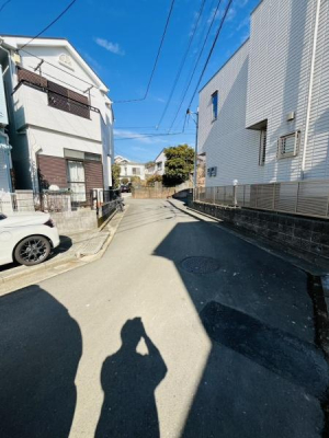 �_�ސ쌧������s�ԉH���̐V�z��ˌ��Ă̑O�ʓ��H�܂ތ��n�ʐ^