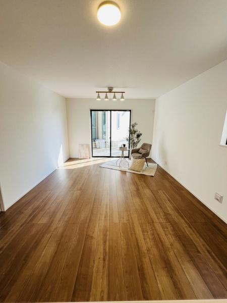 �_�ސ쌧������s�ԉH���̐V�z��ˌ��Ẵ��r���O