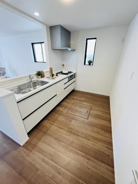 �_�ސ쌧������s�ԉH���̐V�z��ˌ��ẴL�b�`��