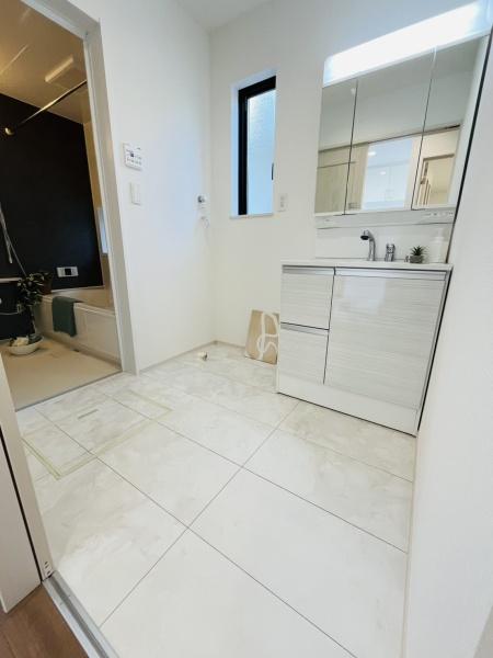 �_�ސ쌧������s�ԉH���̐V�z��ˌ��Ă̐��ʑ�E���ʏ�