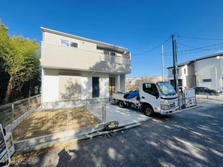 神奈川県茅ヶ崎市円蔵の新築一戸建ての現地外観写真