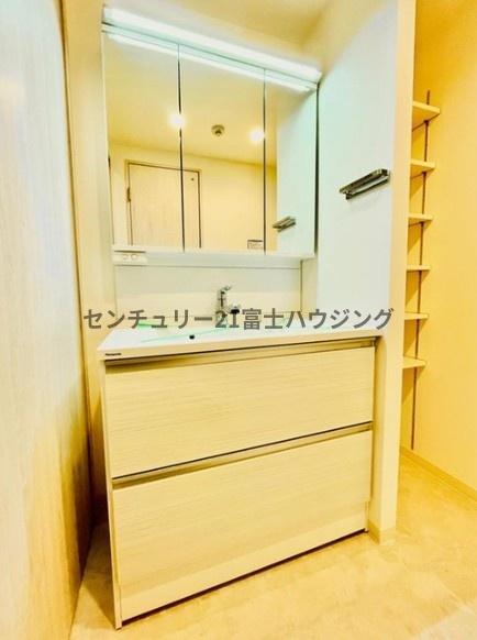 �_�ސ쌧����s������2���ڂ̒��Ã}���V�����̐��ʑ�E���ʏ�