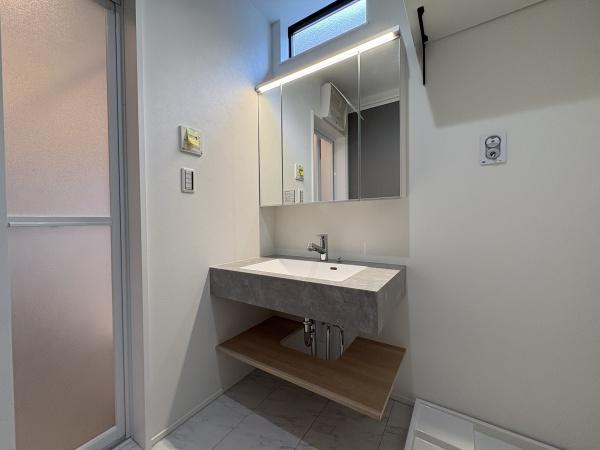 �_�ސ쌧�����S���쒬�c�[ 1422-2�̐V�z��ˌ��Ă̐��ʑ�E���ʏ�