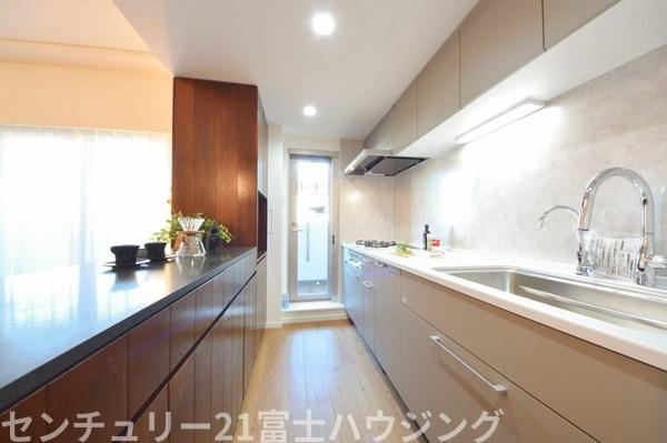 �_�ސ쌧�O�Y�S�t�R���x���̒��Ã}���V�����̃L�b�`��