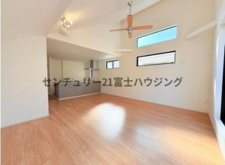 �_�ސ쌧����s�勘�̐V�z��ˌ��Ẵ��r���O