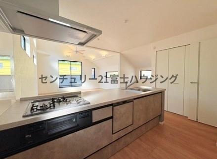 �_�ސ쌧����s�勘�̐V�z��ˌ��ẴL�b�`��