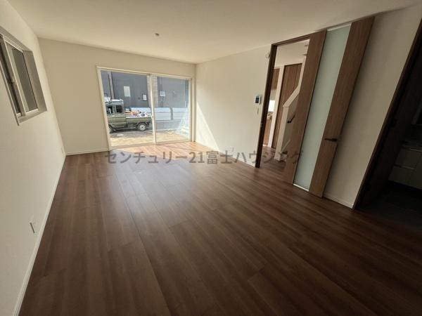 �_�ސ쌧������s�����u1���ڂ̐V�z��ˌ��Ẵ��r���O