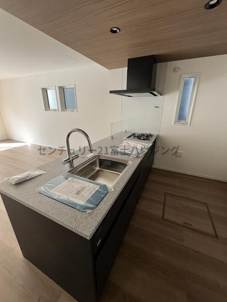 �_�ސ쌧������s�����u1���ڂ̐V�z��ˌ��ẴL�b�`��