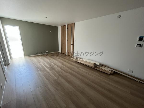 �_�ސ쌧������s�����u1���ڂ̐V�z��ˌ��Ẵ��r���O