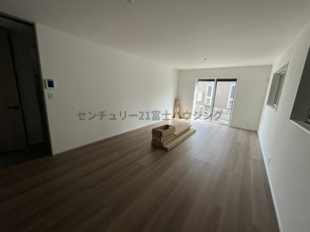 �_�ސ쌧������s�����u1���ڂ̐V�z��ˌ��Ẵ��r���O