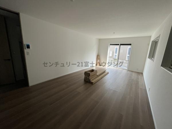 �_�ސ쌧������s�����u1���ڂ̐V�z��ˌ��Ẵ��r���O