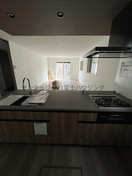 �_�ސ쌧������s�����u1���ڂ̐V�z��ˌ��ẴL�b�`��