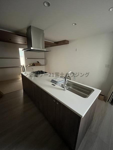 �_�ސ쌧������s�����u1���ڂ̐V�z��ˌ��ẴL�b�`��