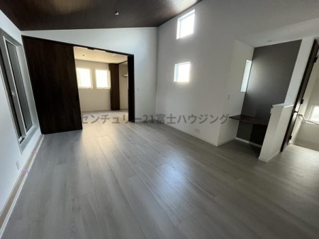 �_�ސ쌧������s�����u1���ڂ̐V�z��ˌ��Ẵ��r���O