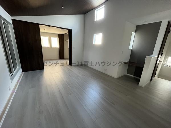 �_�ސ쌧������s�����u1���ڂ̐V�z��ˌ��Ẵ��r���O