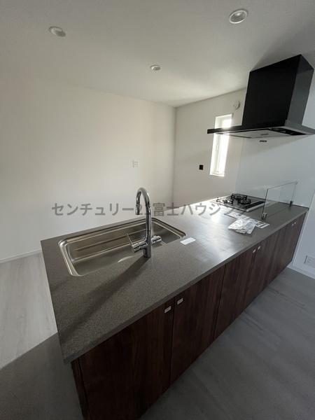 �_�ސ쌧������s�����u1���ڂ̐V�z��ˌ��ẴL�b�`��