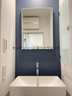 �_�ސ쌧������s�\�ԍ�3���ڂ̒��Ã}���V�����̐��ʑ�E���ʏ�