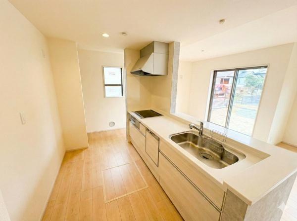 �_�ސ쌧���l�s����折���J��6���ڂ̐V�z��ˌ��ẴL�b�`��