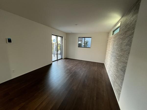 �_�ސ쌧������s���6���ڂ̐V�z��ˌ��Ẵ��r���O