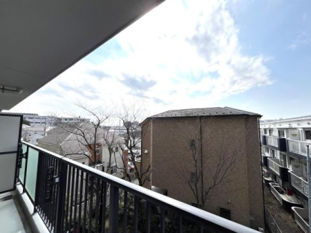 �_�ސ쌧����s�H��3���ڂ̒��Ã}���V�����̏Z�˂���̒��]�ʐ^