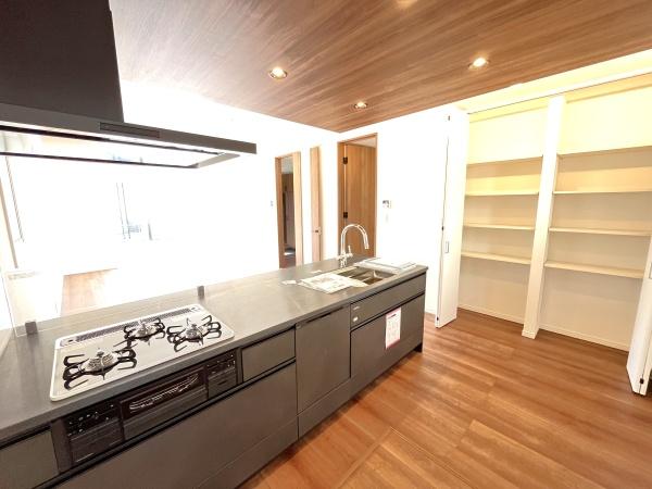 �_�ސ쌧������s�����u1���ڂ̐V�z��ˌ��ẴL�b�`��