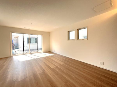 �_�ސ쌧������s�����u1���ڂ̐V�z��ˌ��Ẵ��r���O