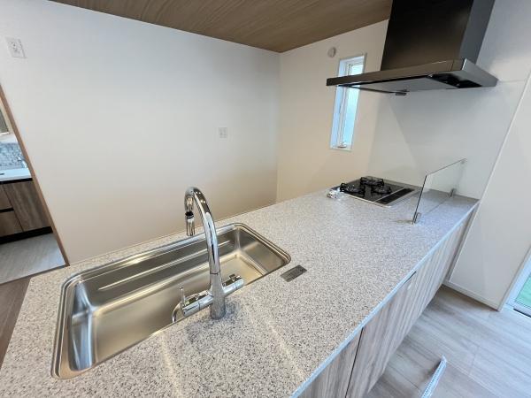 �_�ސ쌧������s�����u1���ڂ̐V�z��ˌ��ẴL�b�`��