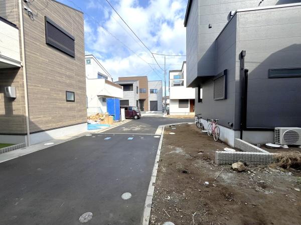 �_�ސ쌧������s�����u1���ڂ̐V�z��ˌ��Ă̑O�ʓ��H�܂ތ��n�ʐ^