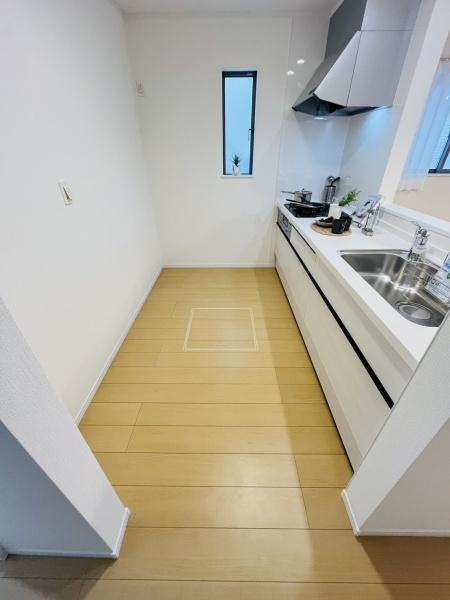 �_�ސ쌧������s����1���ڂ̐V�z��ˌ��ẴL�b�`��