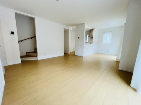 �_�ސ쌧������s����1���ڂ̐V�z��ˌ��Ẵ��r���O