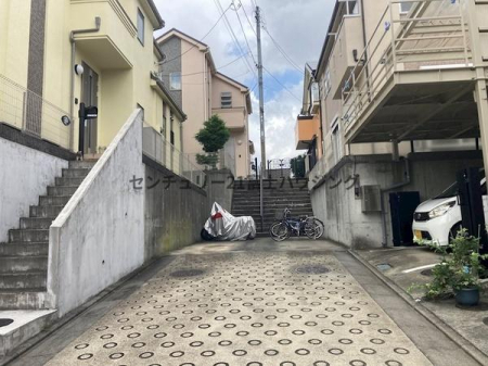 �_�ސ쌧����s����̒��È�ˌ��Ă̑O�ʓ��H�܂ތ��n�ʐ^