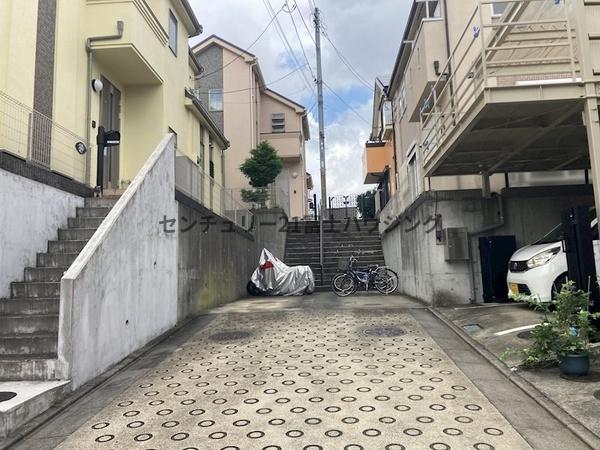 �_�ސ쌧����s����̒��È�ˌ��Ă̑O�ʓ��H�܂ތ��n�ʐ^