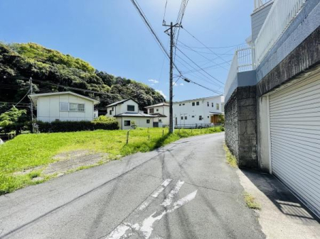 �_�ސ쌧����s�А�2���ڂ̒��È�ˌ��Ă̑O�ʓ��H�܂ތ��n�ʐ^