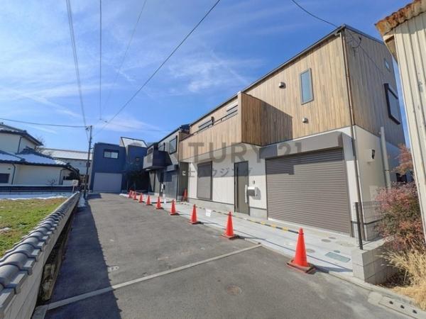 �_�ސ쌧������s������2���ڂ̐V�z��ˌ��Ă̑O�ʓ��H�܂ތ��n�ʐ^