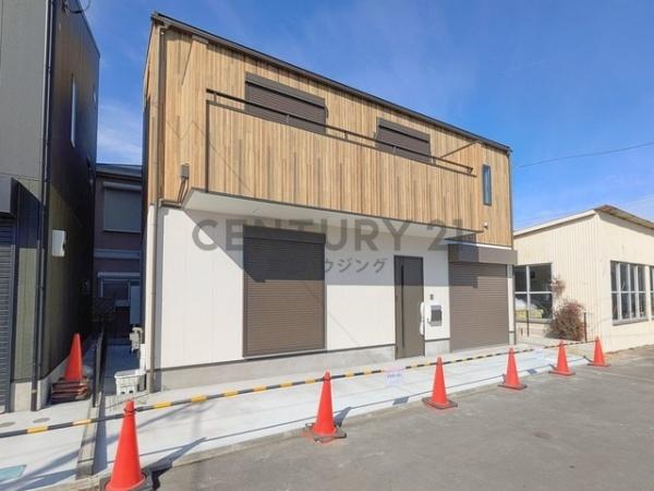 �_�ސ쌧������s������2���ڂ̐V�z��ˌ��Ă̑O�ʓ��H�܂ތ��n�ʐ^