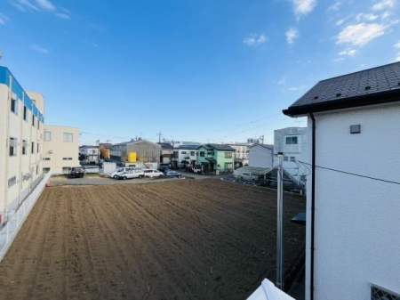 �_�ސ쌧������s�����̐V�z��ˌ��Ă̏Z�˂���̒��]�ʐ^