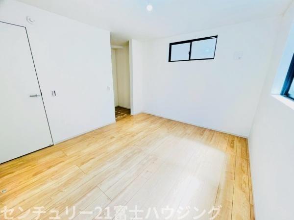 �_�ސ쌧����s�H��5���ڂ̐V�z��ˌ��Ă̐Q��