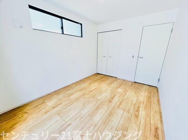 �_�ސ쌧����s�H��5���ڂ̐V�z��ˌ��Ă̎q������