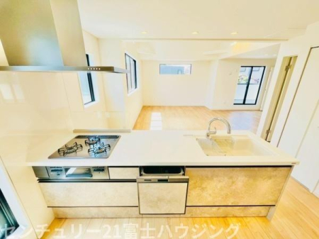 �_�ސ쌧����s�H��5���ڂ̐V�z��ˌ��ẴL�b�`��