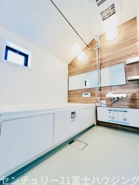 �_�ސ쌧����s�H��5���ڂ̐V�z��ˌ��Ă̗���