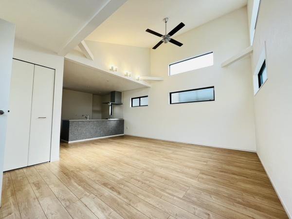 �_�ސ쌧������s��̐V�z��ˌ��Ẵ��r���O