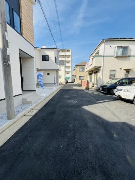 �_�ސ쌧������s��̐V�z��ˌ��Ă̑O�ʓ��H�܂ތ��n�ʐ^