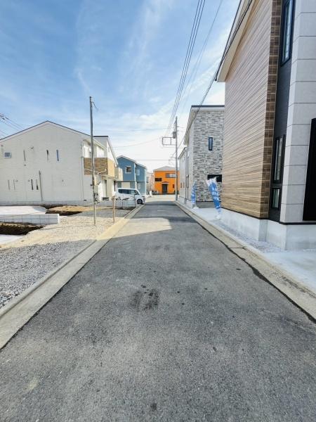 �_�ސ쌧������s��̐V�z��ˌ��Ă̑O�ʓ��H�܂ތ��n�ʐ^