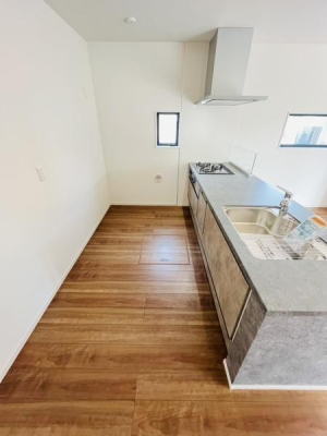 �_�ސ쌧������s��̐V�z��ˌ��ẴL�b�`��