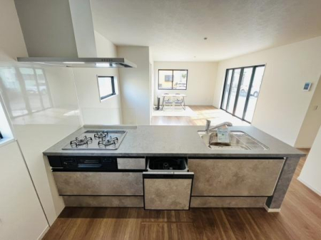 �_�ސ쌧������s��̐V�z��ˌ��ẴL�b�`��