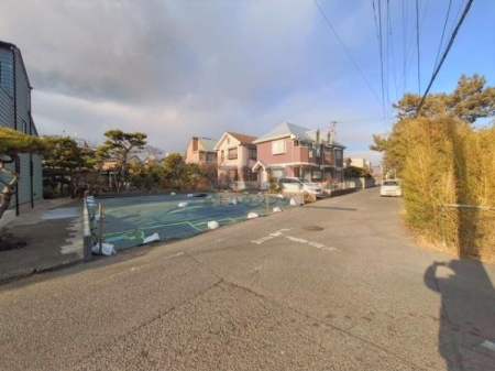 �_�ސ쌧����s�ғ����C��3���ڂ̓y�n�̑O�ʓ��H�܂ތ��n�ʐ^