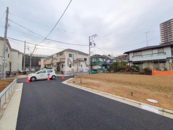 �_�ސ쌧������s�Ï��̓y�n�̑O�ʓ��H�܂ތ��n�ʐ^