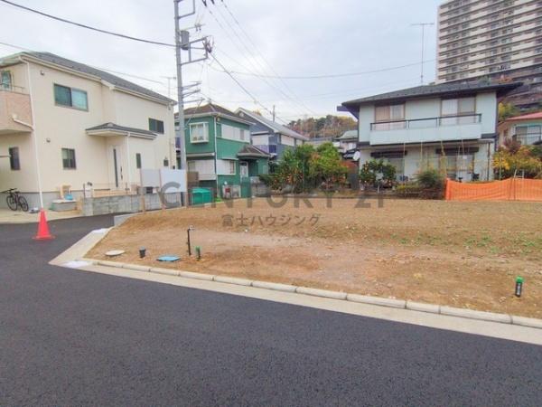 �_�ސ쌧������s�Ï��̓y�n�̑O�ʓ��H�܂ތ��n�ʐ^