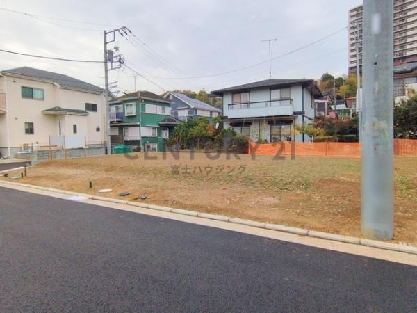 �_�ސ쌧������s�Ï��̓y�n�̑O�ʓ��H�܂ތ��n�ʐ^