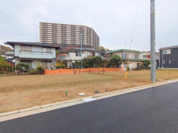 �_�ސ쌧������s�Ï��̓y�n�̑O�ʓ��H�܂ތ��n�ʐ^